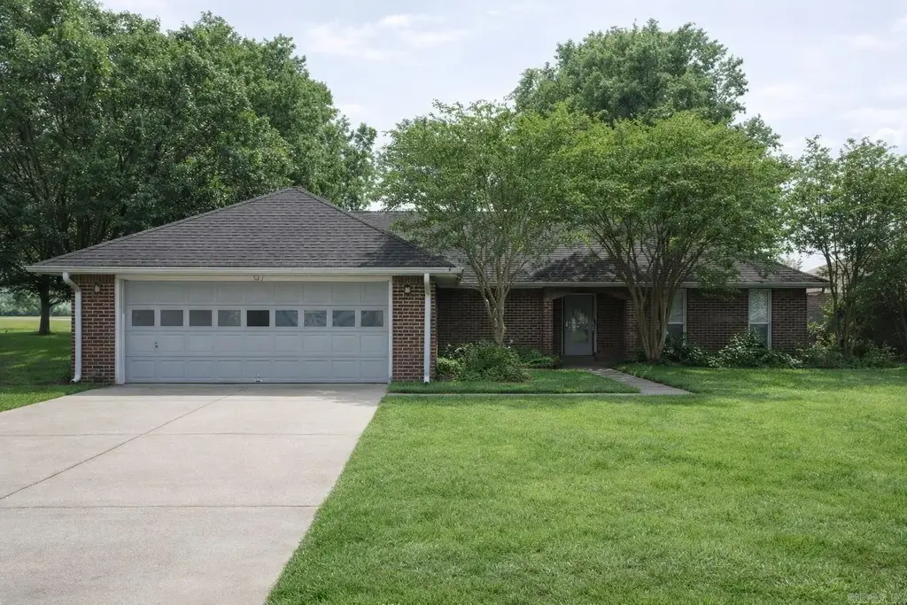 335 Cottonwood Lane, Gosnell