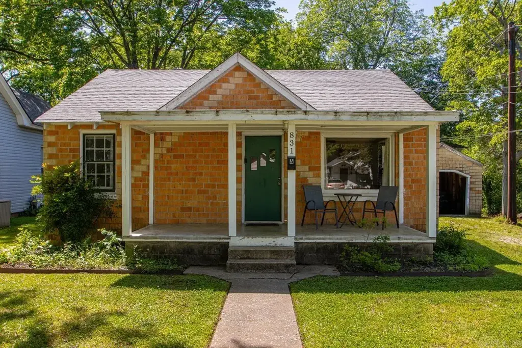 831 Center Street, Conway