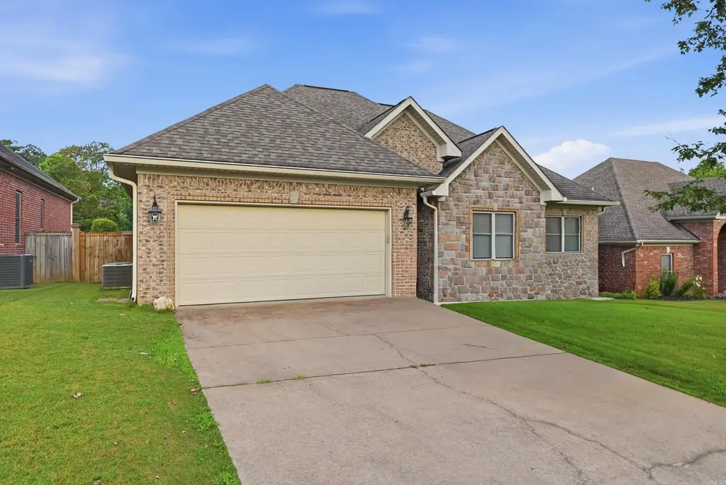 7426 Peach Blossom Drive, Benton