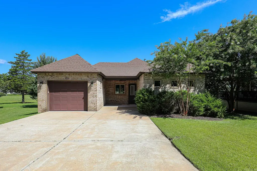 608 Cottage Lane, Benton