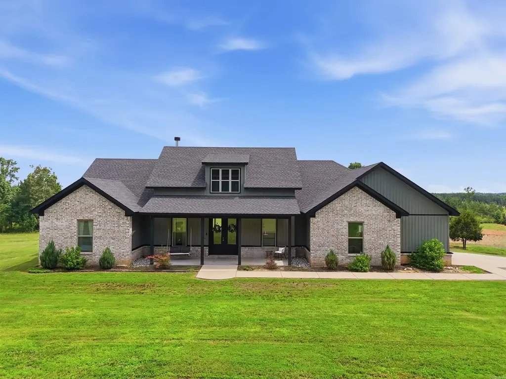 10549 Highway 298, Benton
