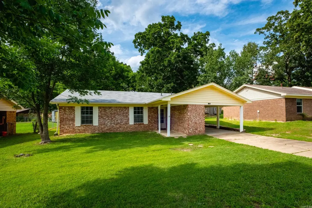 2215 Justus Loop, Bryant