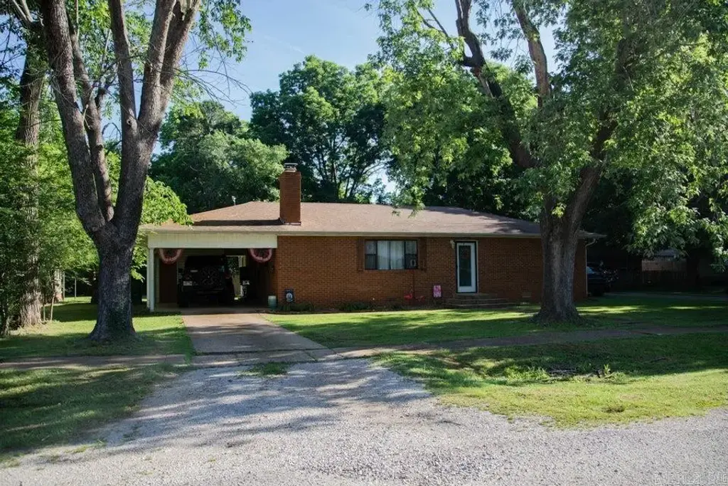 313 Beatrice Street, Thayer