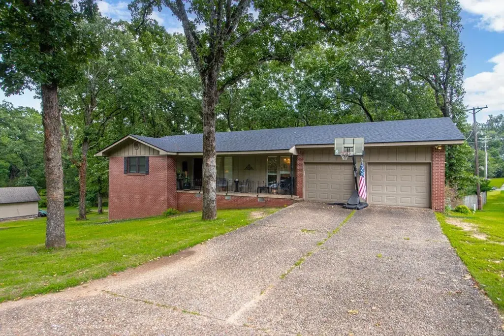 2 Beresford Court, North Little Rock