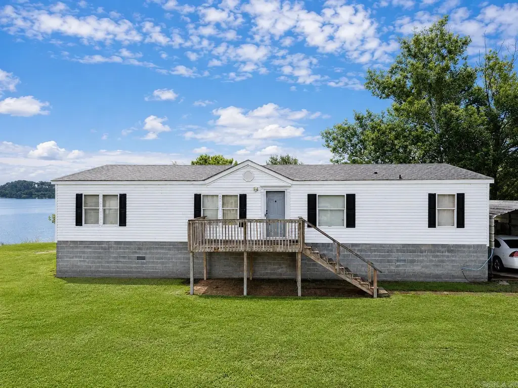 3215 Holiday, White Hall