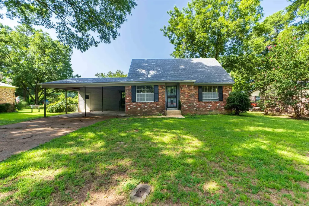 230 Lexington Dr, Forrest City