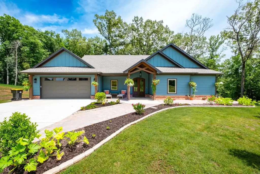 4032 Eagle Valley Drive, Benton
