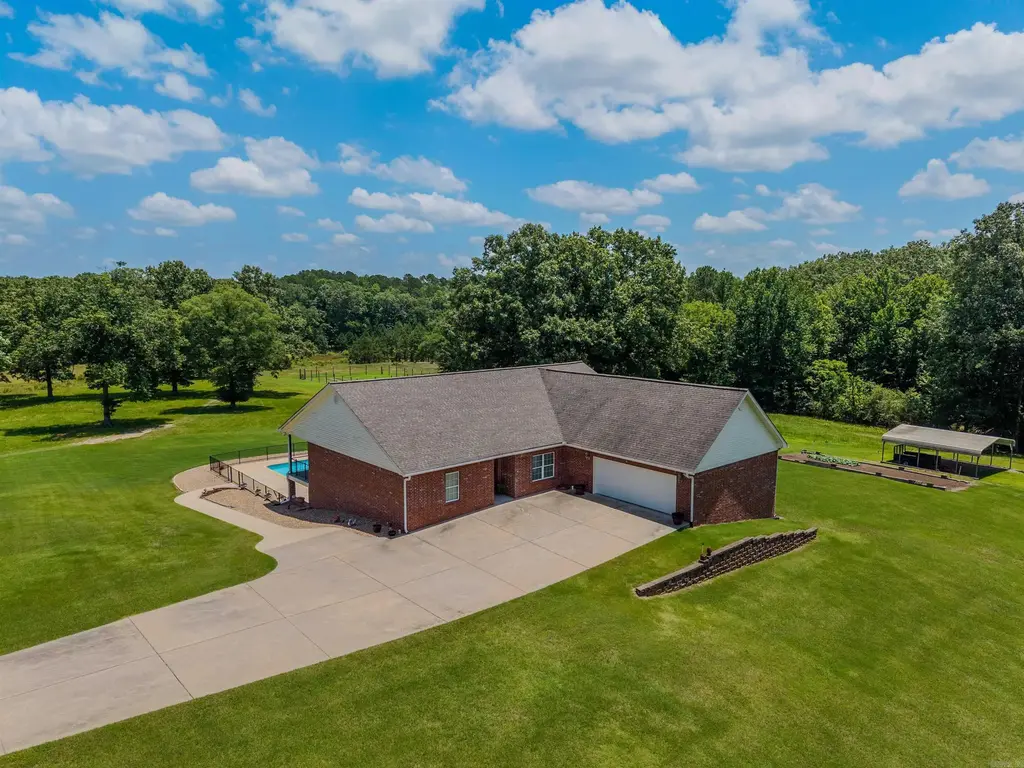 3225 Social Hill Road, Benton