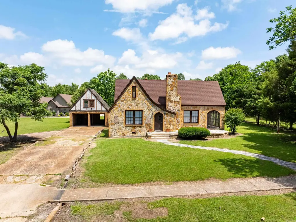 423 W 3rd, Weiner