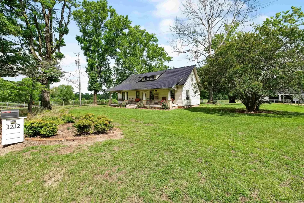 1212 Horton Road, Benton