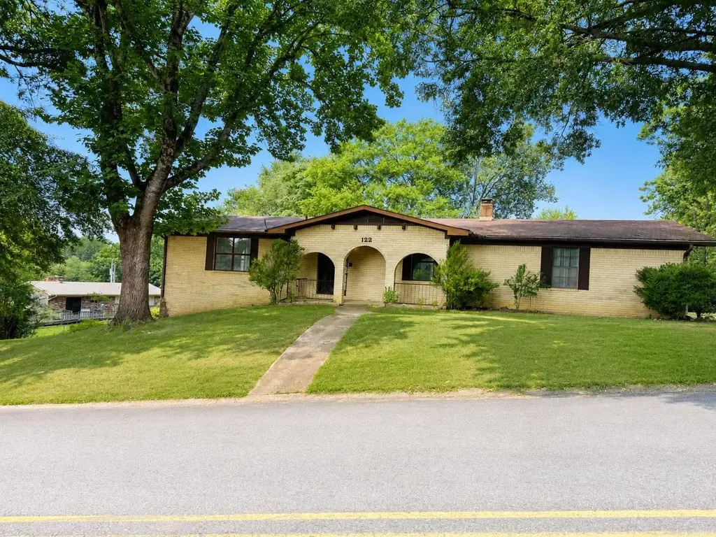 122 Village Road, Hot Springs