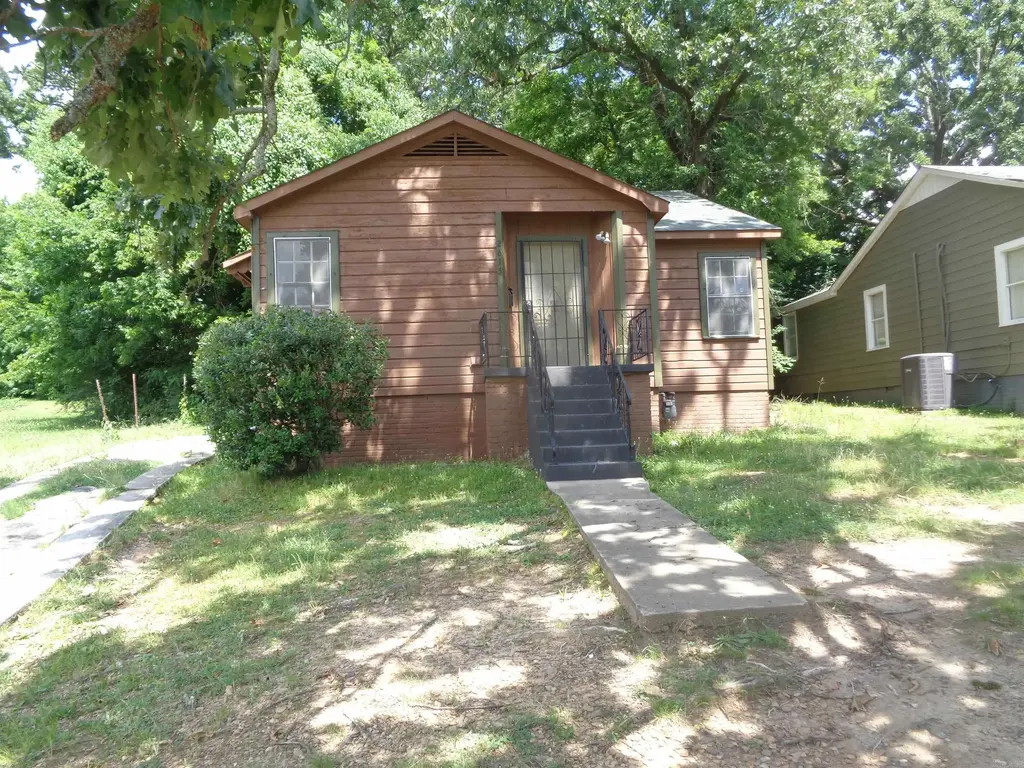 2615 S Summit Street, Little Rock