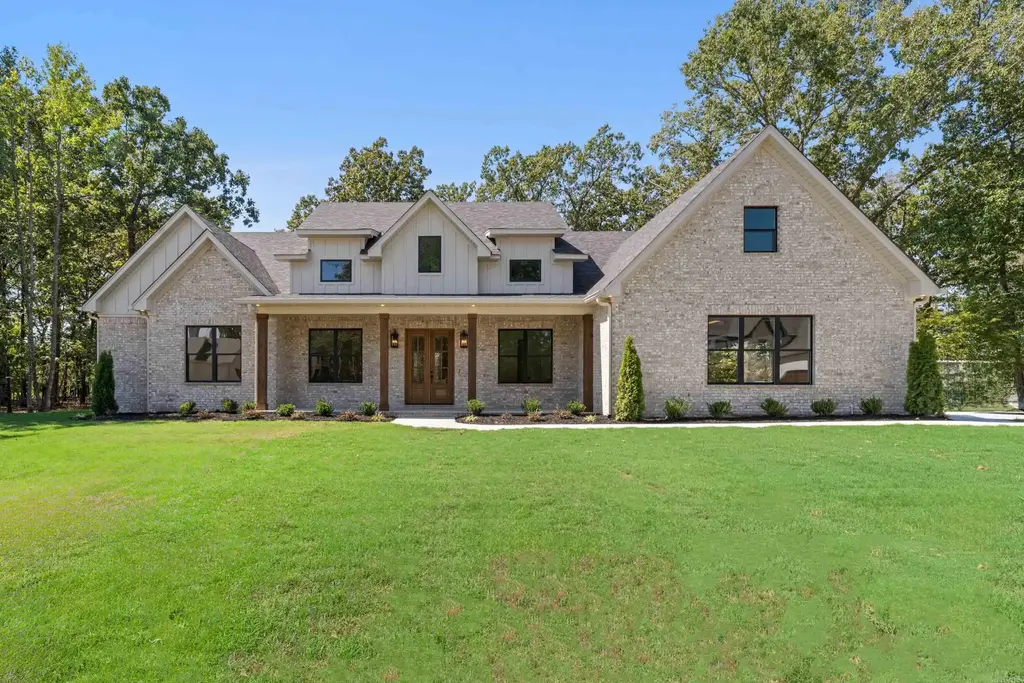 202 Shagbark Trail, Maumelle