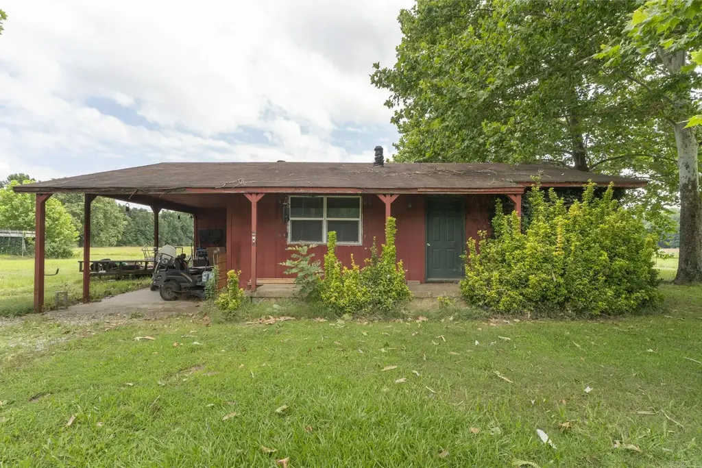 319 Wagon Train Road, McRae