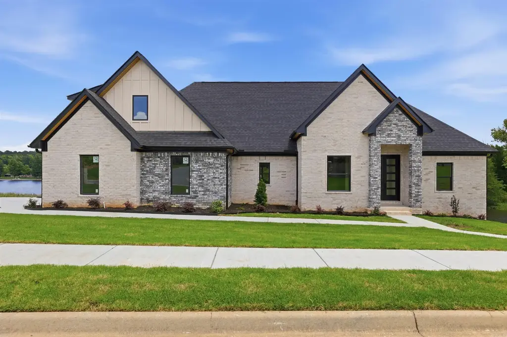 7612 S Shoreline Blvd, Benton