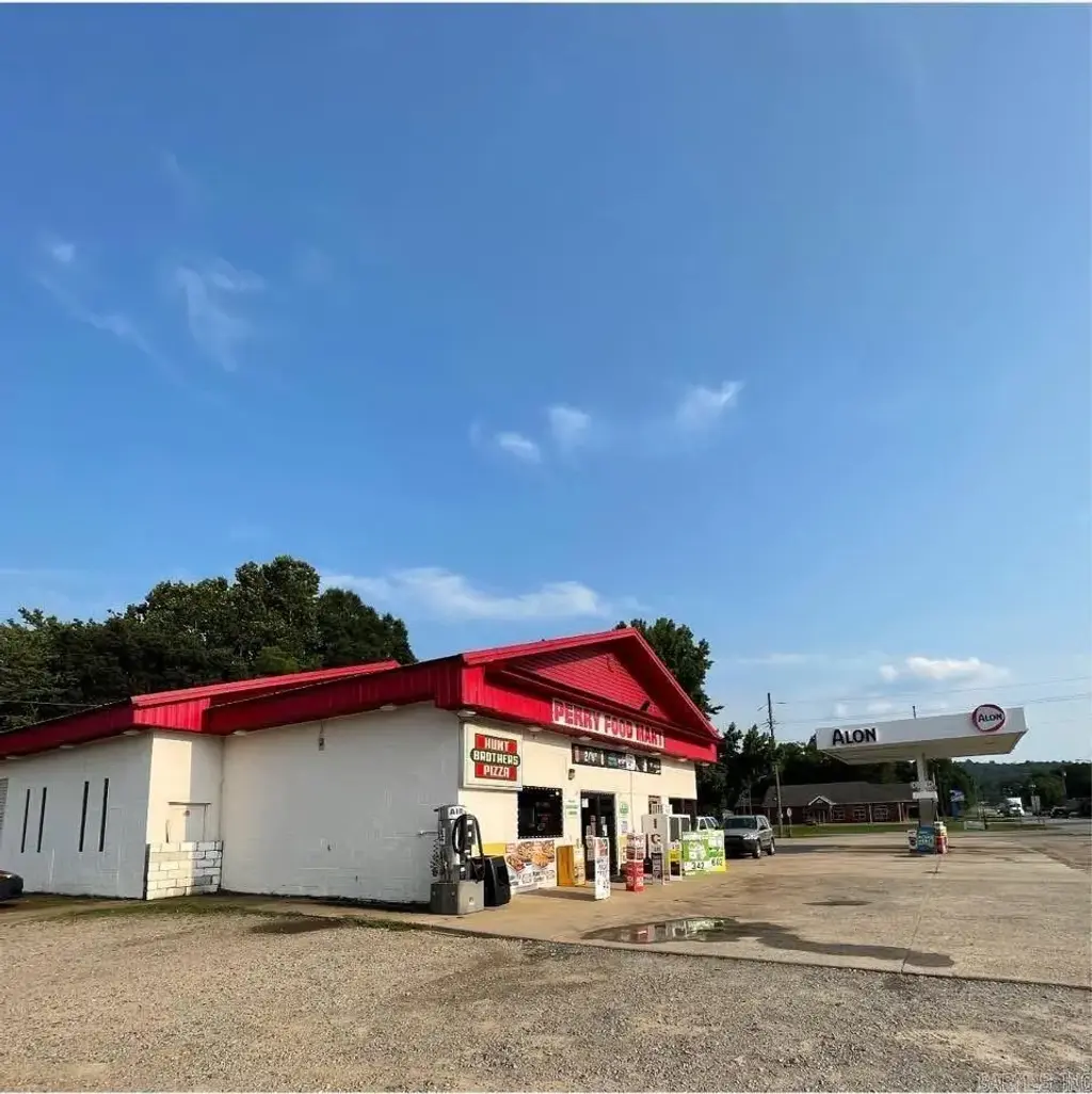3388 N Main Street, Perry