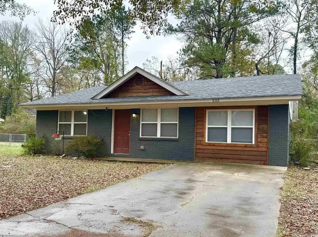202 Whitefield Dr., White Hall