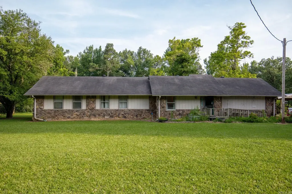 6840 Hwy 114, Rison