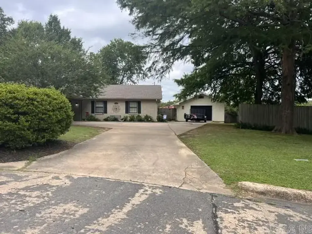 1728 Westwood Cove, Jonesboro