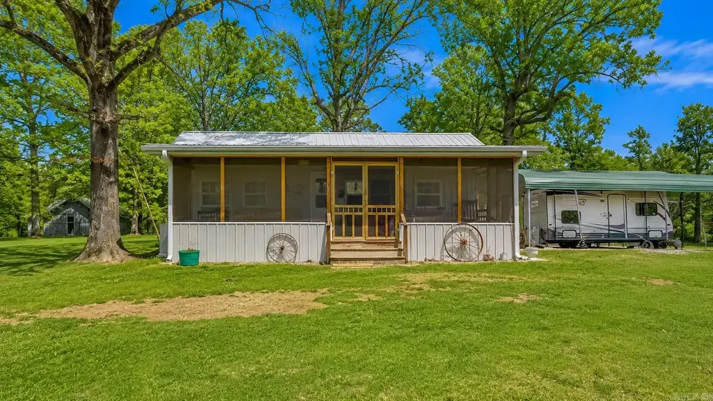 929 W River Road, Strawberry