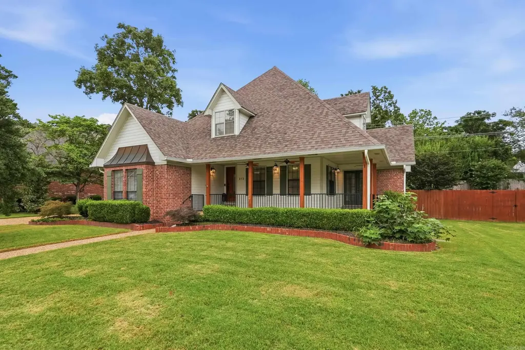 212 Red River, Sherwood