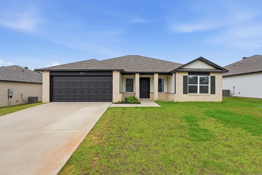 1375 Meadows Drive, Benton