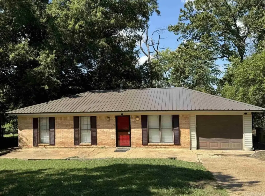 921 Driftwood, Forrest City