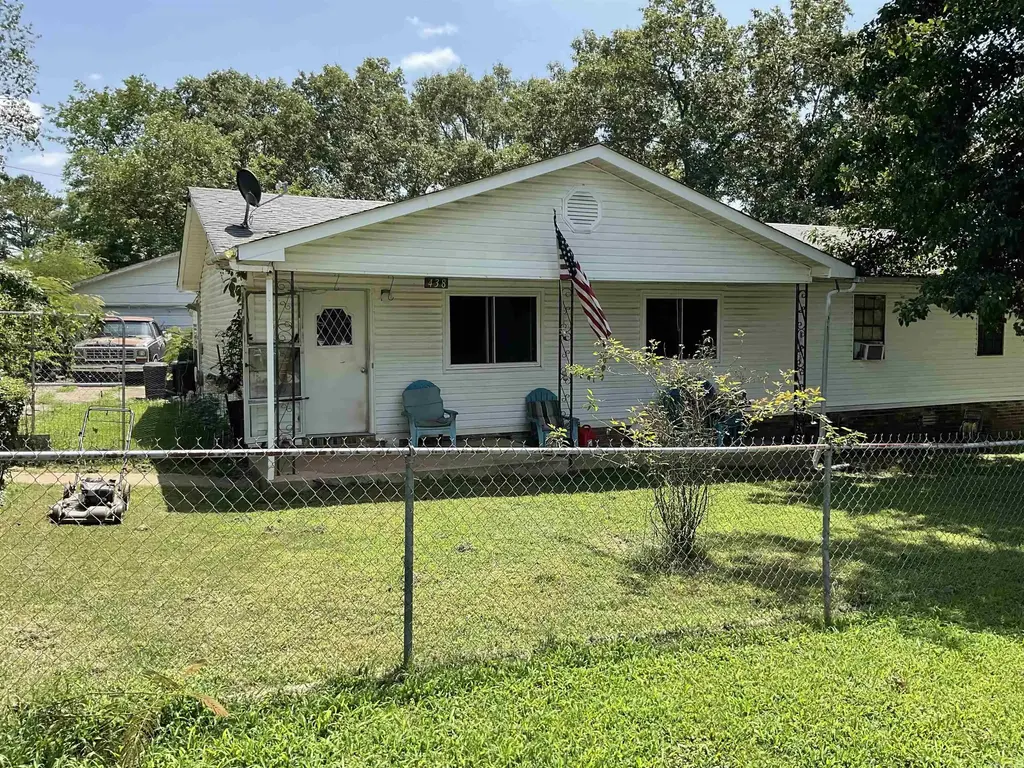 438 Terry Lane, Clinton
