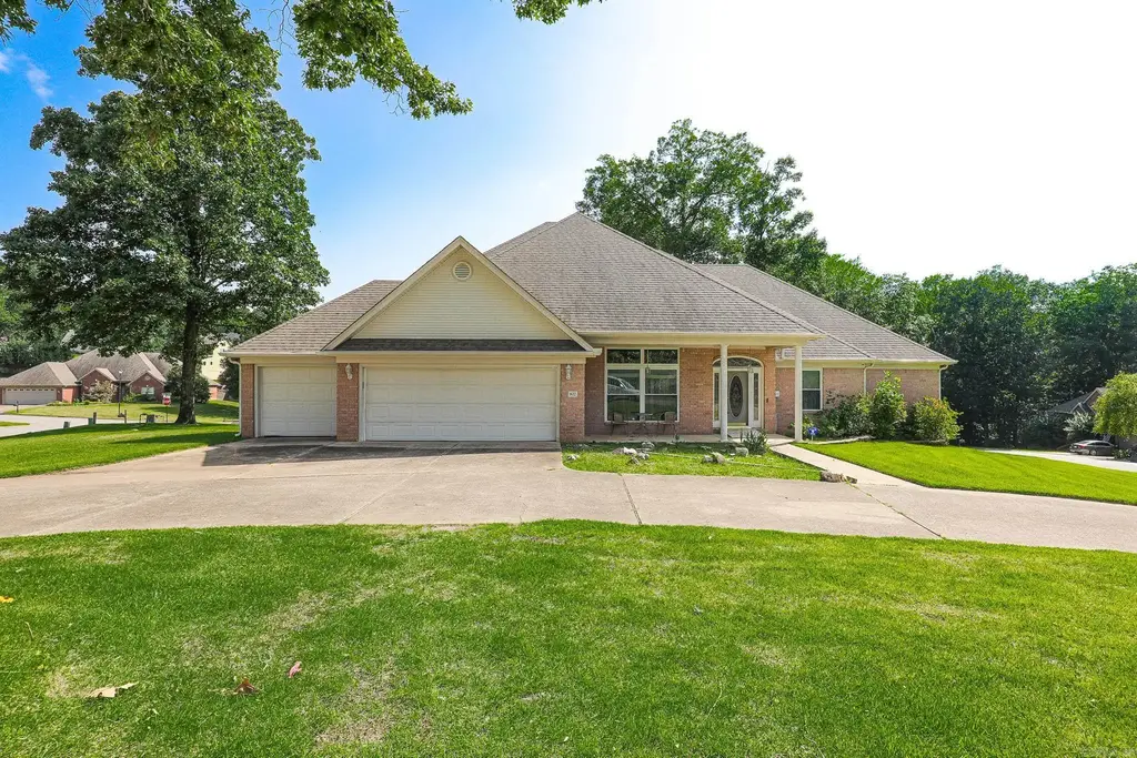 827 Miller Loop, Benton