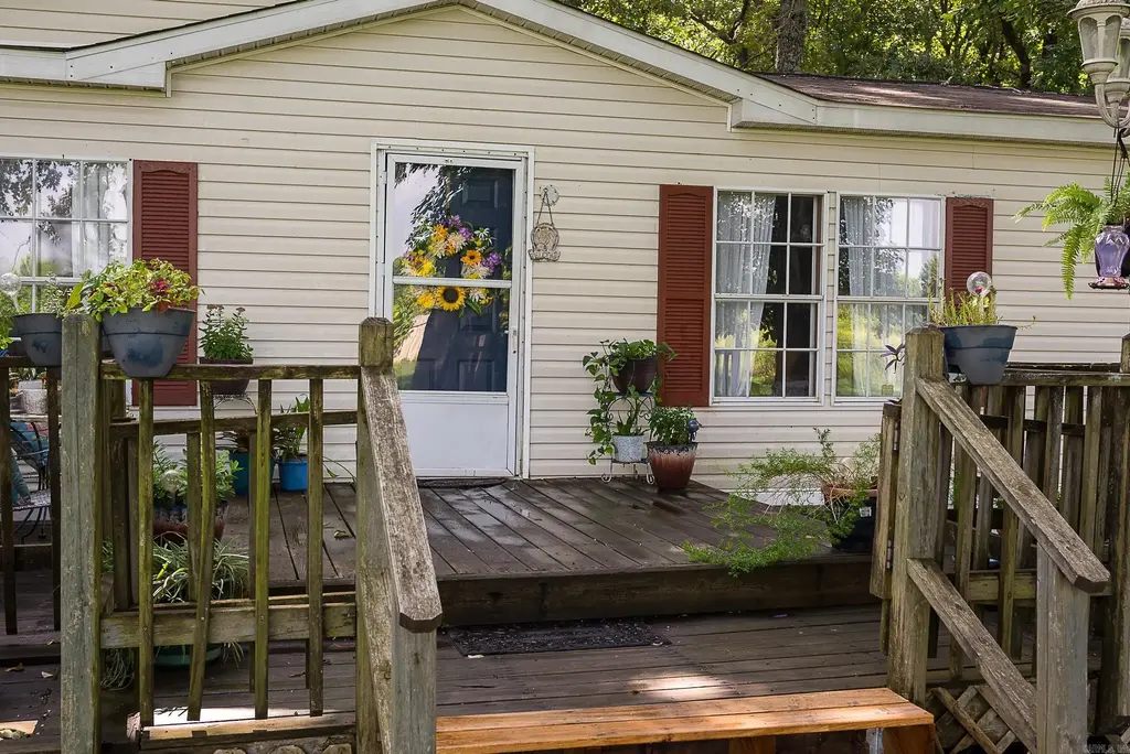 13717 Terry Lane, Ward