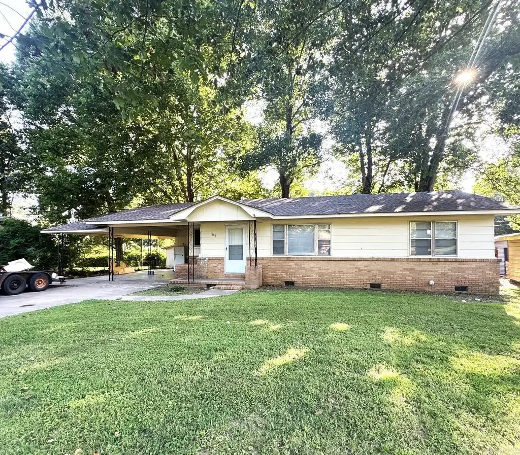109 Lombardy Ln, Wynne