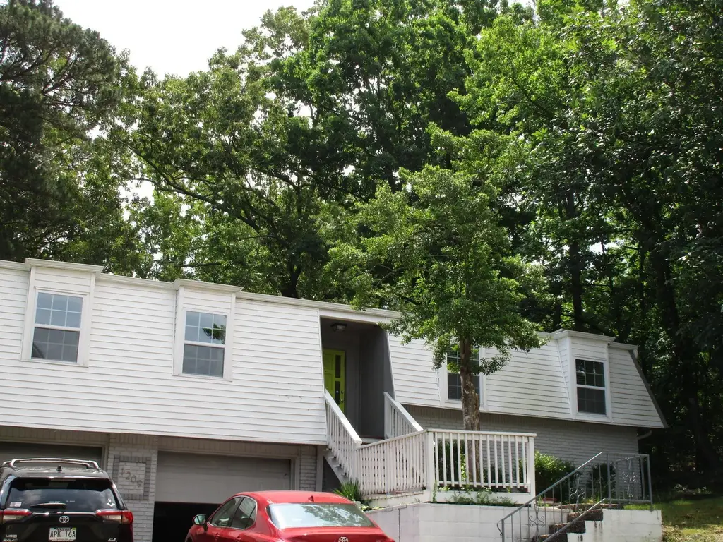 1209 E Twin Lakes Drive, Little Rock