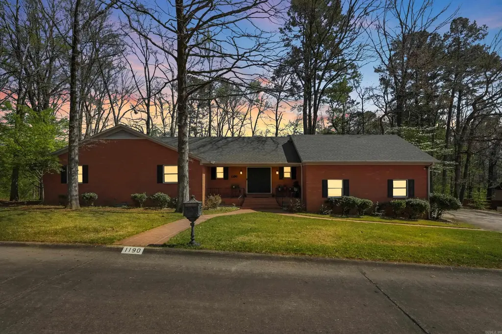 1190 Cambridge Circle, Benton
