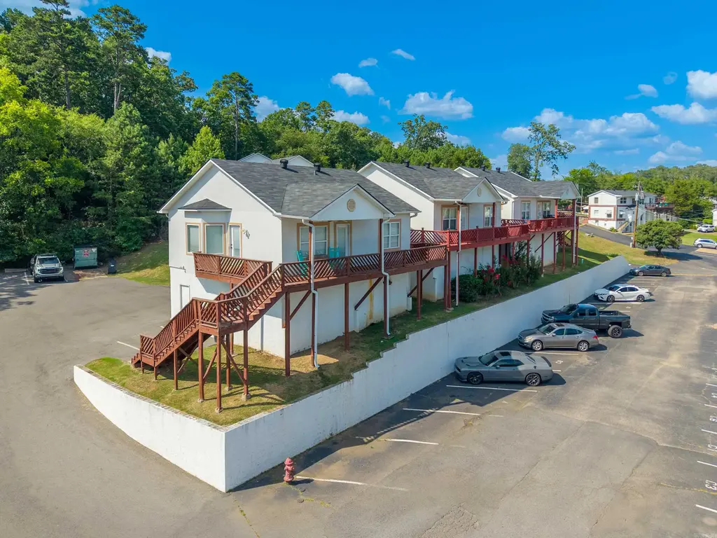 208 Aberina, Hot Springs