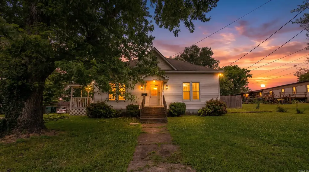 222 S 6th Street, Thayer