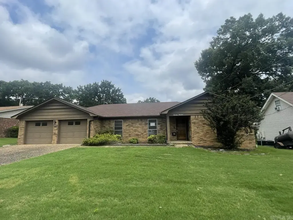 1400 Hawkwood Road, Sherwood