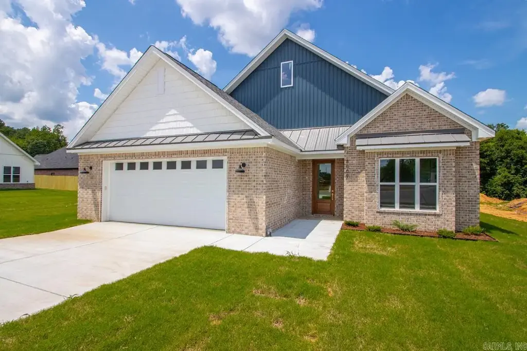 8009 Creek Rock, Bryant