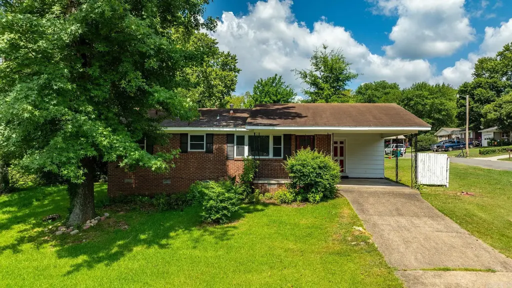 15 Village Court, Little Rock