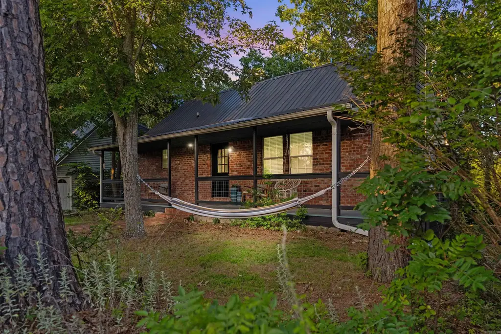 8210 Chestnut Drive, Rogers