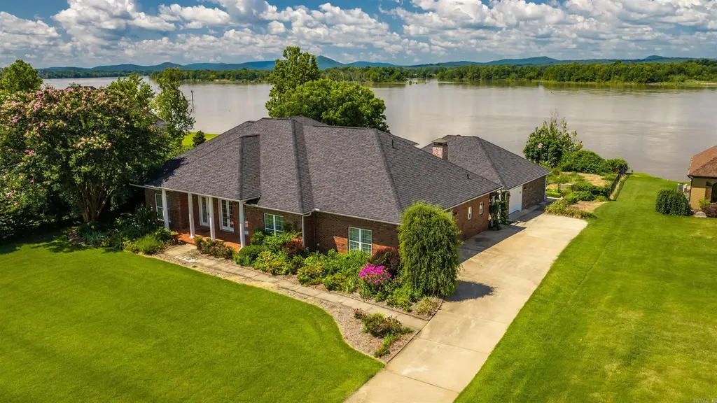 3 River Road Drive West, Mayflower