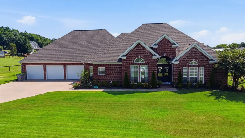 143 Osage Drive, Benton