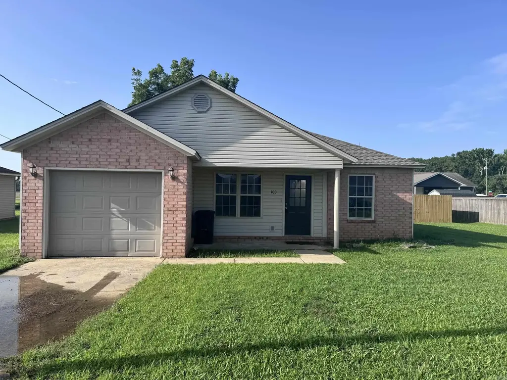 100 E Lauren Road, Searcy