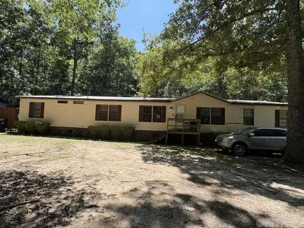 7606 Hyla, Pine Bluff