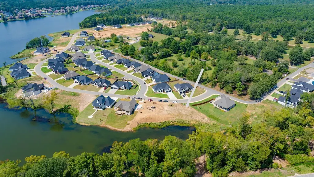 6010 Majestic Waters Drive, Benton