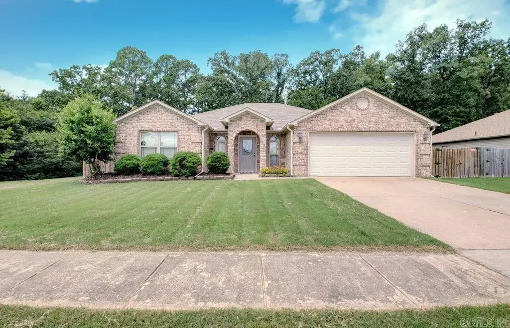 1204 Crossing Loop, Bryant