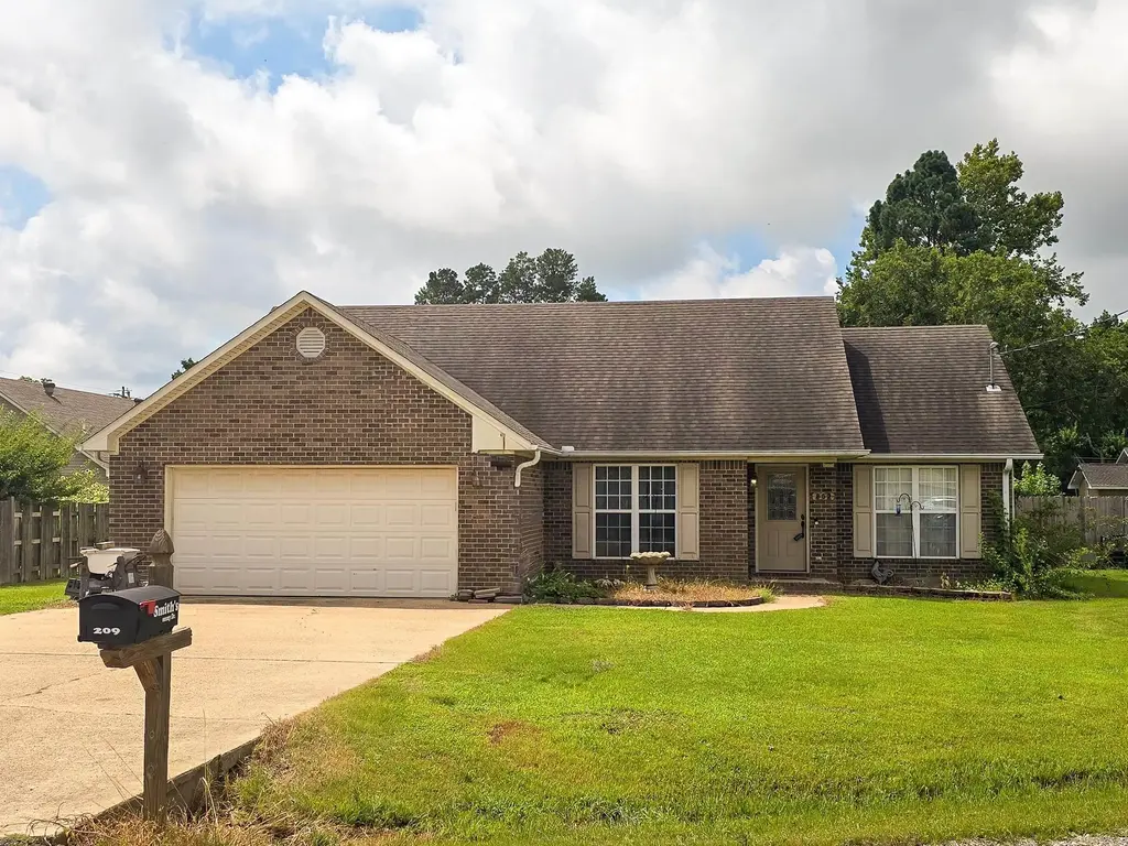 209 Tommy Drive, Bono