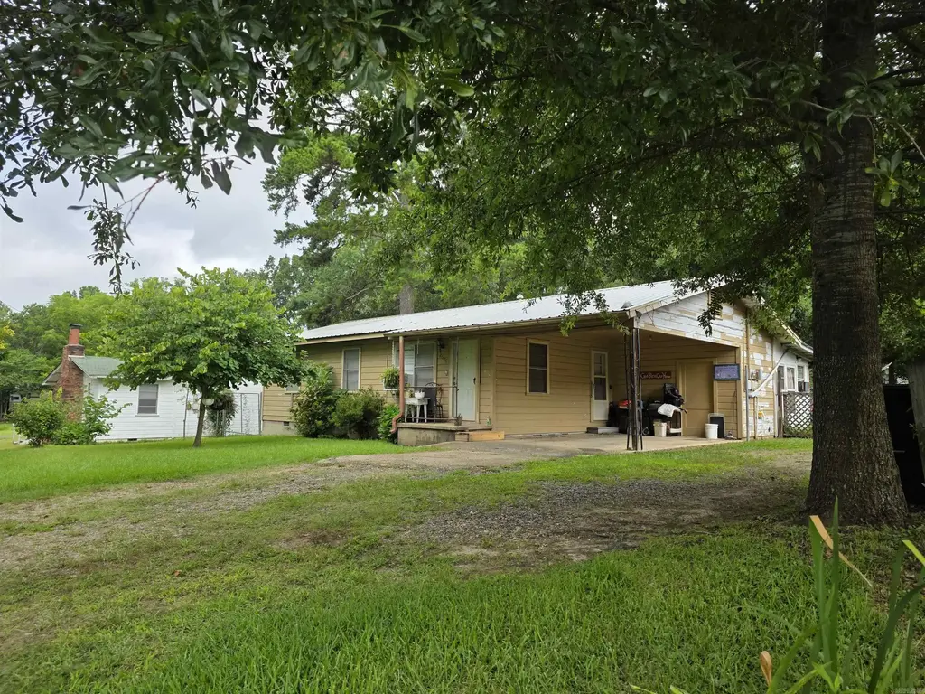 2005 Andrys Ave, Mena