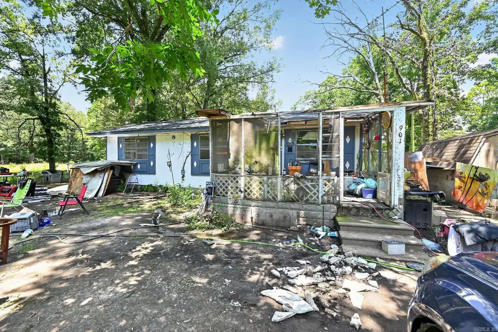 901 Mockingbird Lane, Star City