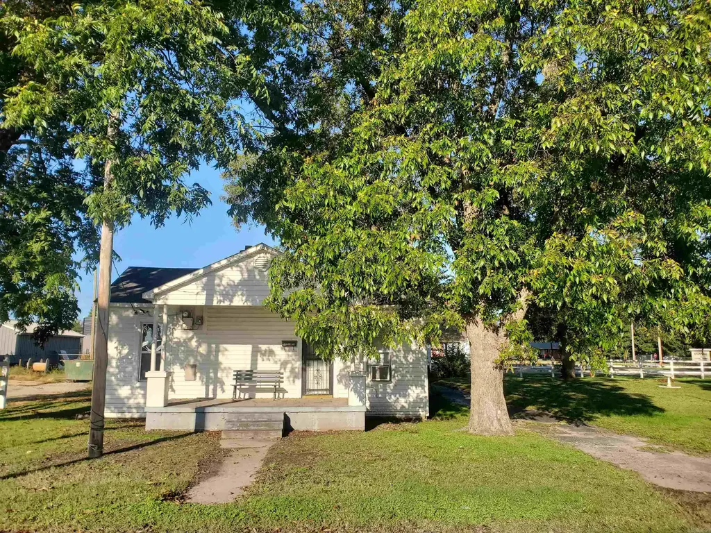 152 N Moore Avenue, Piggott