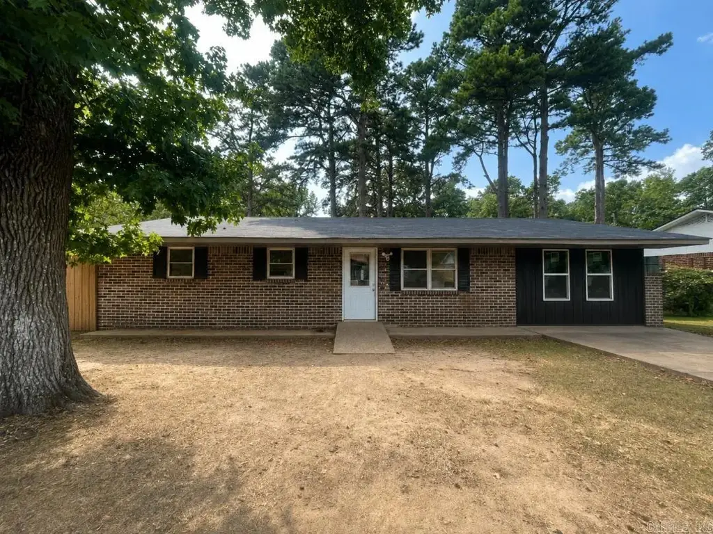 505 Blake Drive, Mena